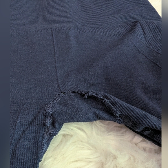 Lululemon Seamless Leggings - Thick Material - High Compression - Dark Blue - Picture 7 of 7